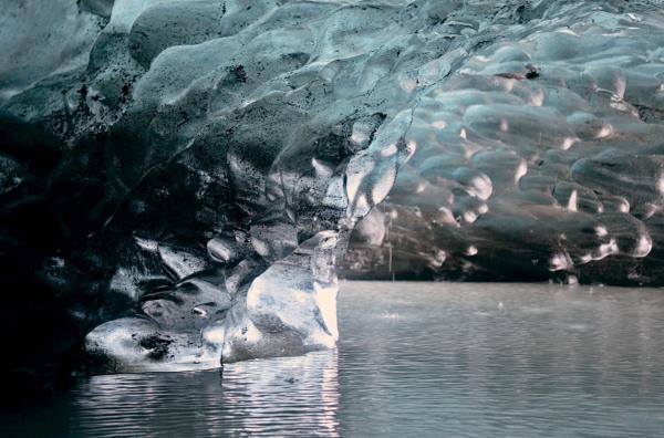 Bild 1 von 3: Der Vatnajökull, Islands größter Gletscher, schmilzt unaufhaltsam ? und legt eine neue Welt frei. Doch der Wandel birgt auch Risiken.