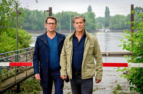 Bild 1 von 18: Im Bild (v.li.): Ingo Naujoks (Lars Englen), Sven Martinek (Finn Kiesewetter).