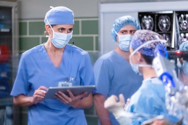 Bild 1 von 14: Im Bild: Caterina Scorsone (Dr. Amelia Shepherd, re.).