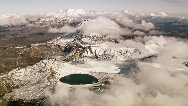 Bild 1 von 2: Drei aktive Vulkane thronen im Tongariro-Nationalpark: Sie bilden ein Massiv der ewigen Bedrohung.