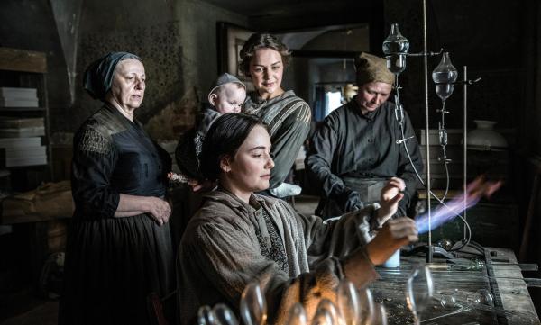 Bild 1 von 29: Im Bild: Marianne Bittenbinder (Marianne Bohm), Maria Ehrich (Marie Steinmann), Luise Heyer (Johanna Steinmann), Baby Gretchen.