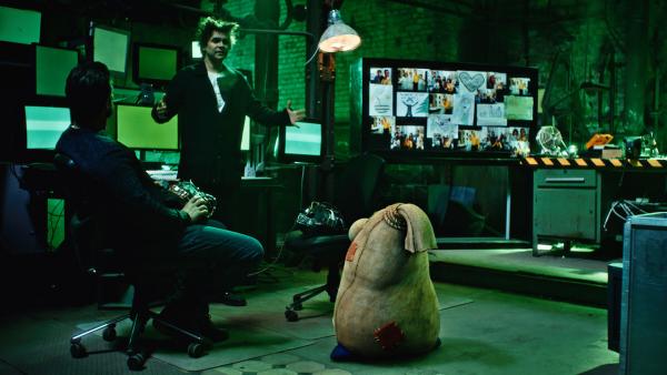 Bild 1 von 3: Ruprecht (Björn Harras) kann sich wieder an Weihnachten erinnern.