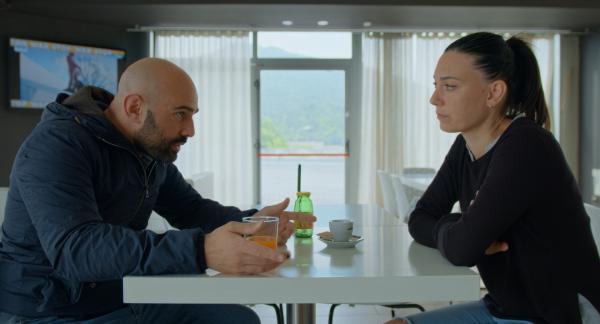Bild 1 von 15: Paola wartet darauf, dass Angelo eine vernünftige Entscheidung trifft.