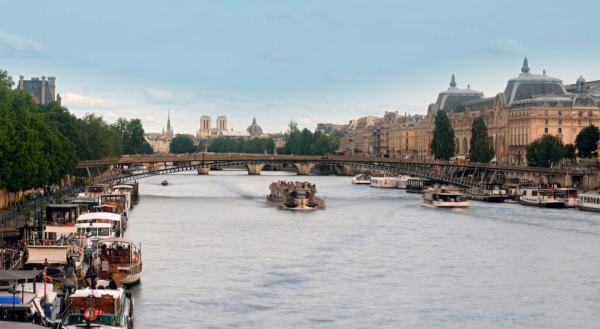 Bild 1 von 5: Blick auf die Seine; rechts das Musée d'Orsay.