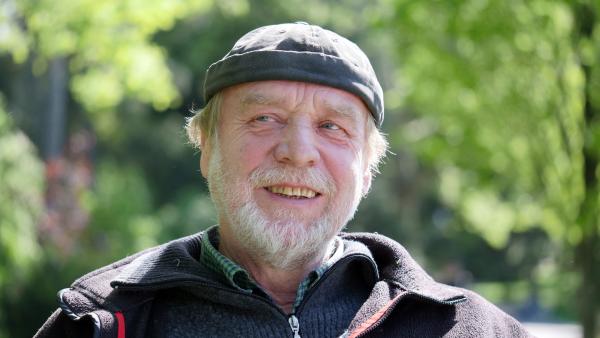 Bild 1 von 4: Alf Krauliz, Musiker der Band Misthaufen, hinterfragt die \