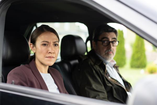 Bild 1 von 13: Isabelle Lacoste (Elle-Máijá Tailfeather, l.); Armand Gamache (Alfred Molina, r.)