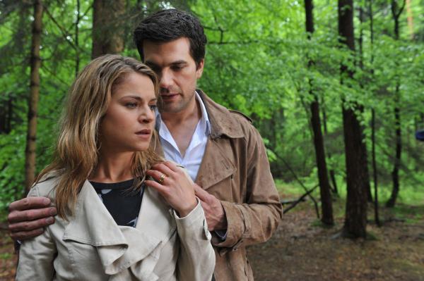 Bild 1 von 10: Marlene (Lucy Scherer, l.); Konstantin (Moritz Tittel, r.)