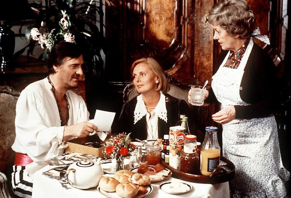 Bild 1 von 3: Im Bild (v.li.): Helmut Fischer (Moncao Franze), Ruth-Maria Kubitschek (Annette von Soettingen), Ernie Singerl (Irmgard).