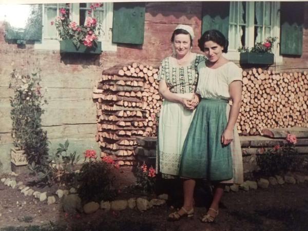 Bild 1 von 1: Kitty Neustätter (rechts) und ihre Freundin Friedel Lahs.