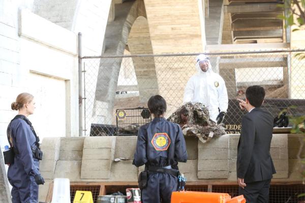 Bild 1 von 14: (v.l.n.r.) Temperance Brennan (Emily Deschanel); Camille Saroyan (Tamara Taylor); Jack Hodgins (T.J. Thyne); James Aubrey (John Boyd)