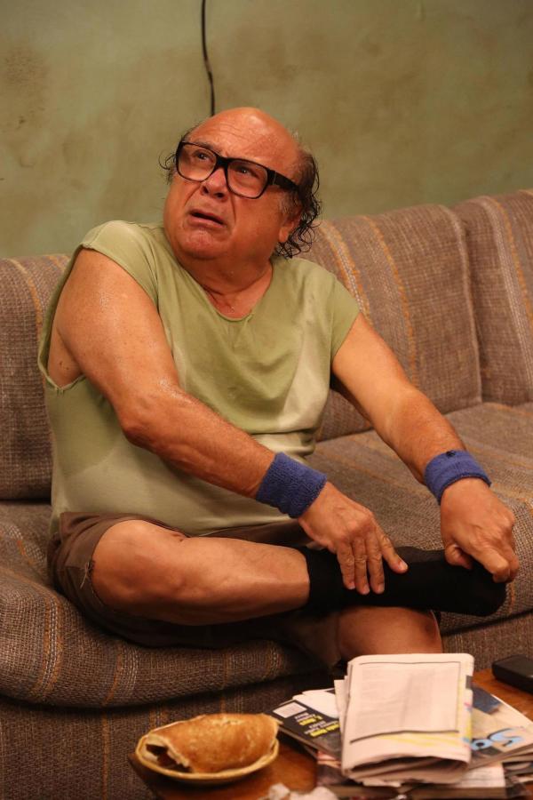 Bild 1 von 8: Frank Reynolds (Danny DeVito)