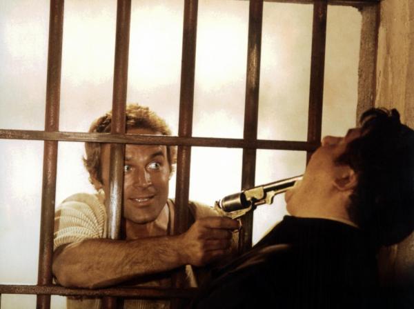 Bild 1 von 8: Seine Machenschaften bringen Nobody (Terence Hill, l.) nicht selten in Schwierigkeiten ...