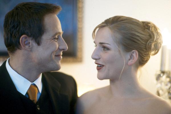 Bild 1 von 13: Der coole Bankierssohn Max Hardenberg (Andreas Brucker) hat sich längst in die Schmuckverkäuferin Pauline Bertram (Tanja Wedhorn) verliebt - auch wenn er es sich noch nicht eingestehen möchte.