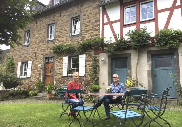 Bild 1 von 1: Anna Lena Dörr mit Klaus Gross, einem \