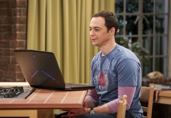 Bild 1 von 21: Die Beziehung von Sheldon (Jim Parsons) und Amy wird auf die Probe gestellt, als diese für ein Sommerstipendium an die Princeton Universität geht ...