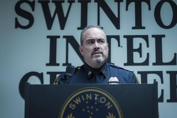 Bild 1 von 12: Sergeant Kesper (David Zayas)