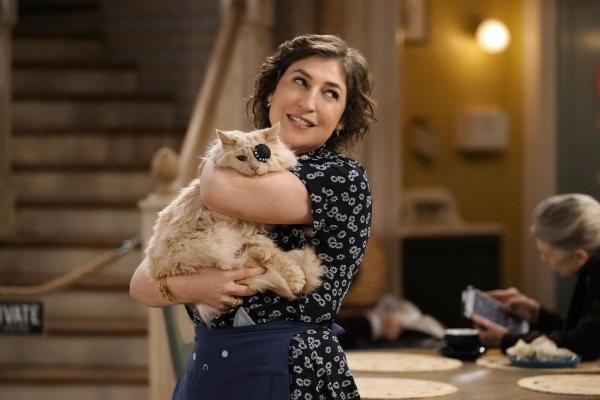 Bild 1 von 16: Kat (Mayim Bialik)