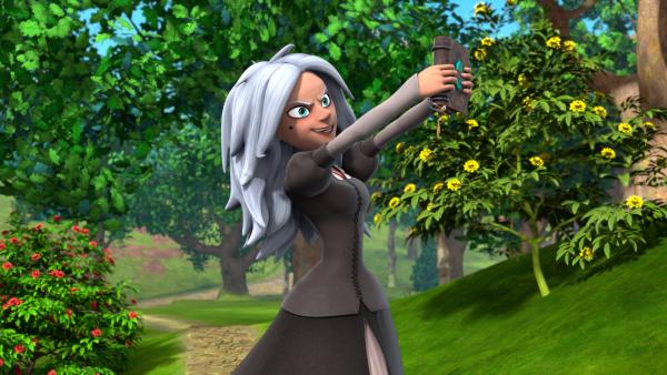 Bild 1 von 3: Mit dem Zauberbuch von Merlin kann Morgan jünger werden und ihre vollen Kräfte zurückerlangen.