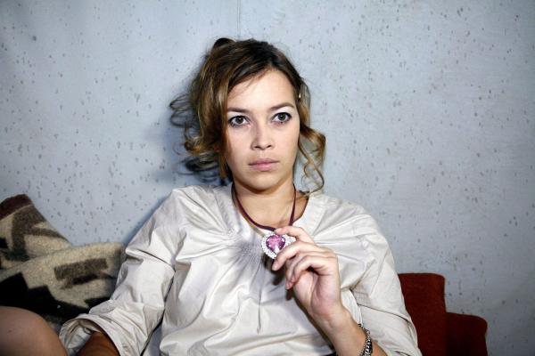 Bild 1 von 11: Hannah (Laura Osswald) ist sich sicher, dass Bruno den Weg zu ihr finden wird ...