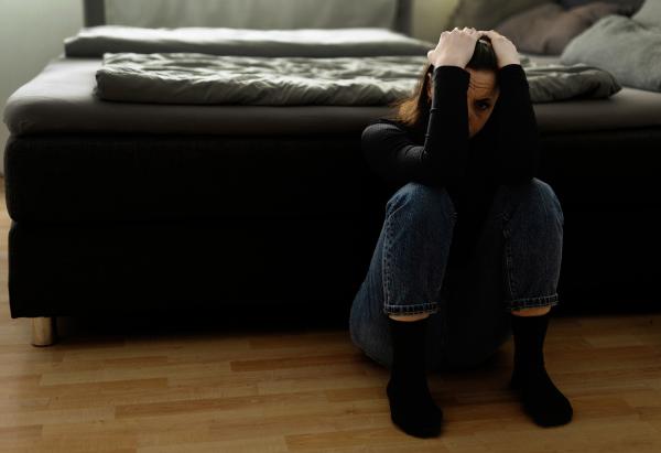 Bild 1 von 5: Seit ihrer Diagnose nimmt Michelle Antidepressiva und hat regelmäßig Psychotherapie. Trotzdem gerät sie immer wieder in depressive Phasen.