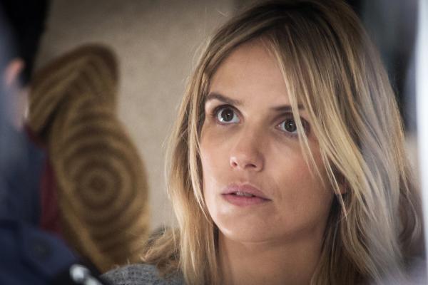 Bild 1 von 14: Langsam, aber sicher wird auch Alice Kertez (Laurence Arné) verunsichert: Ist es wirklich möglich, dass ihr eigener Mann der gesuchte Mörder ist?