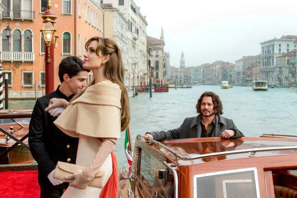 Bild 1 von 19: Im Bild: Angelina Jolie (Elisa Clifton-Ward), Johnny Depp (Frank Tupelo).