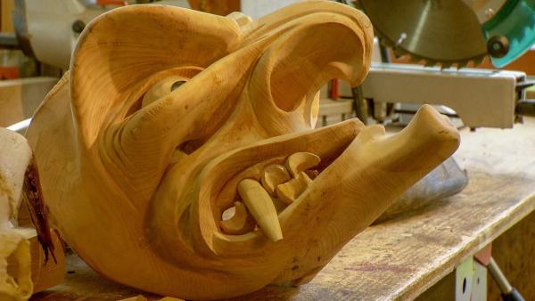 Bild 1 von 7: Geschnitzte Maske.