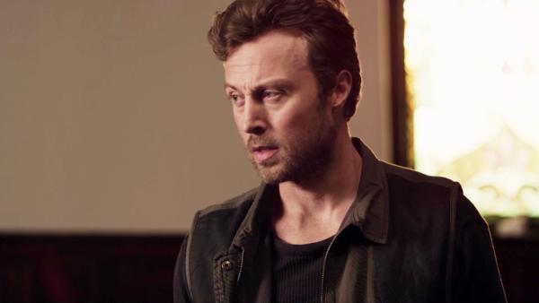 Bild 1 von 1: Vergebung - Geiselnehmer James (Casey Fuller)