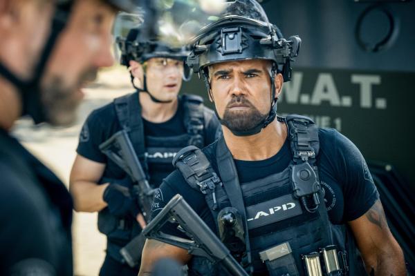 Bild 1 von 40: Im Bild (v.li.): Jay Harrington (David Kay), Alex Russell (Jim Street), Shemar Moore (Daniel 'Hondo' Harrelson).