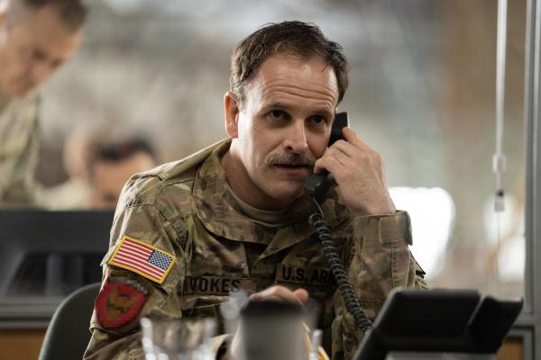 Bild 1 von 7: Colonel Vokes (Jonny Lee Miller)