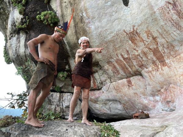 Bild 1 von 8: Im Süden Kolumbiens, in der Nähe von La Lindosa, befinden sich 50 Felswände, die dicht mit Darstellungen mythischer Wesen und heute ausgestorbener Tiere verziert sind.
