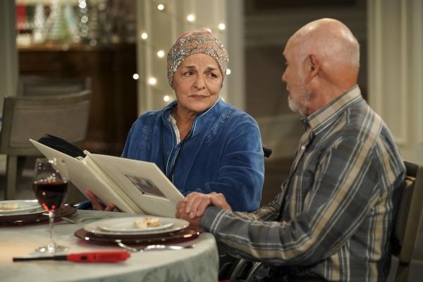 Bild 1 von 15: Meredith (Priscilla Lopez, l.); Harry (Hector Elizondo, r.)