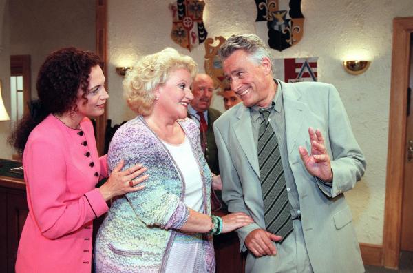 Bild 1 von 9: Im Bild (v.li.): Barbara Wussow (Susanne Neumann), Marika Lichter (Frau Leimgruber), Klaus Wildbolz (Wenzel Hofer).