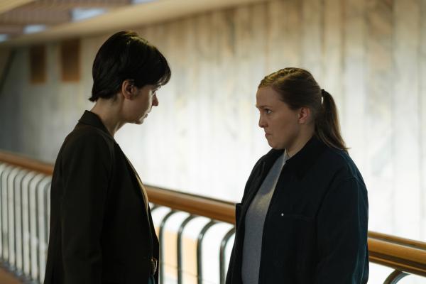 Bild 1 von 5: Claudia Steiner (D?rta Danevi?a, l.) begegnet Antonia Demirs (Jana Julia Roth, r.) neuer Spur im Fall Karanz mit deutlicher Skepsis