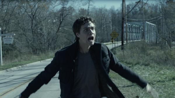 Bild 1 von 9: Elliot (Douglas Smith)