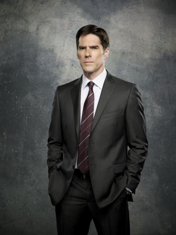 Bild 1 von 11: (8. Staffel) - Aaron Hotchner (Thomas Gibson) ist ebenso Teamleiter wie Teamplayer des BAU: Immer loyal, aber auch durchsetzungsstark, schützt er die Einheit nach innen und außen ...