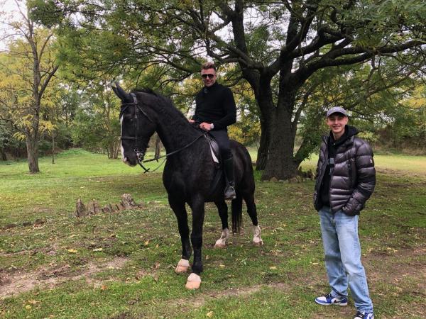 Bild 1 von 3: Leo Hillinger (l.); Jack Hillinger (r.)