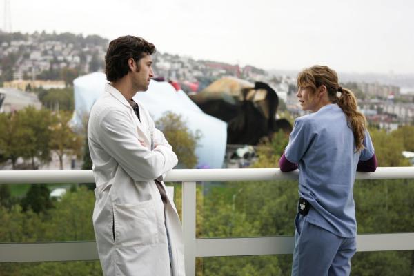 Bild 1 von 42: Haben eine letzte Aussprache: Meredith (Ellen Pompeo, r.) und Derek (Patrick Dempsey, l.) ...