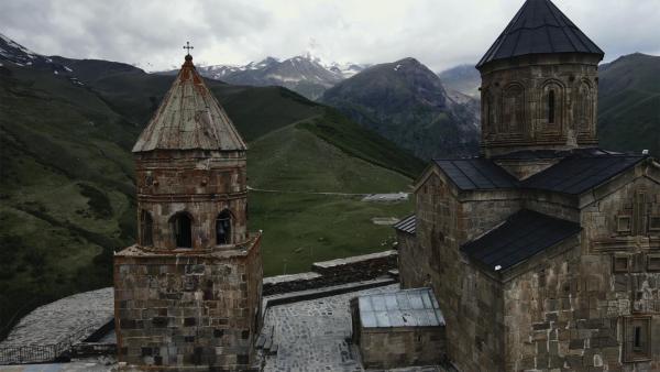 Bild 1 von 3: Burg Houska wurde im 13. Jahrhundert auf einer Anhöhe nahe Prag errichtet. Sie kam im Jahre 1939 in den Besitz der Nazis und wurde zur Lagerstätte der geraubten esoterischen Schriften.