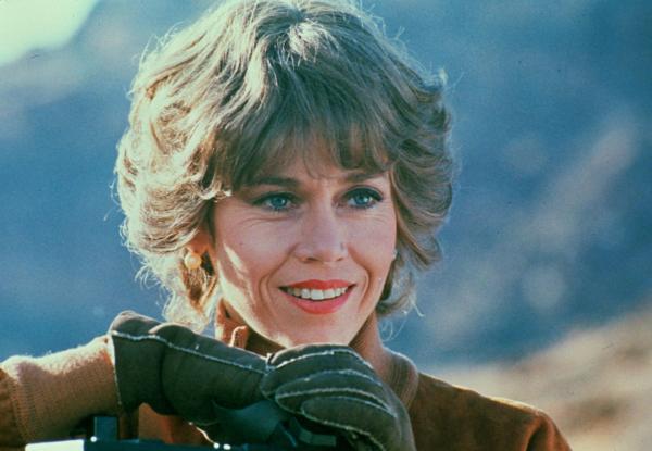 Bild 1 von 15: Die kühle Reporterin Hallie (Jane Fonda) ist dem ehemaligen Rodeo-Champion Sonny Steele sehr zu getan und hilft ihm bei der Entführung eines Pferdes.