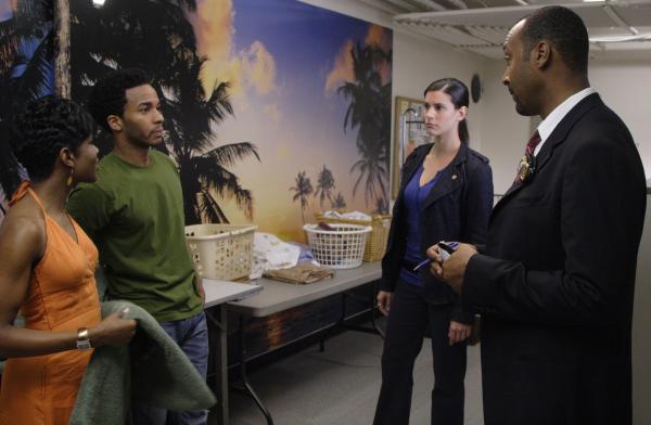Bild 1 von 7: (l-r) Milena Govich as Detective Nina Cassady, Jesse L. Martin as Detective Ed Green -- NBC