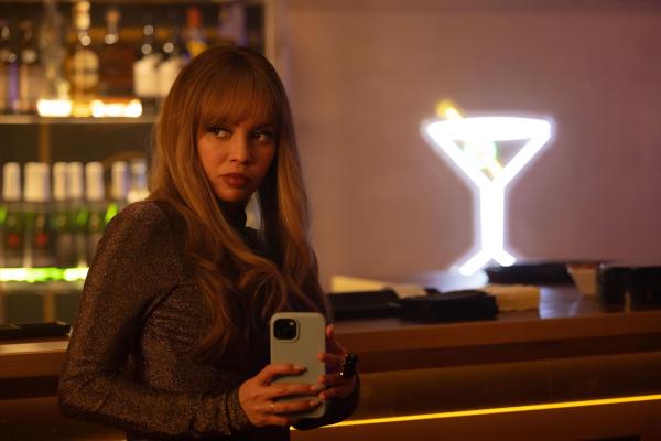 Bild 1 von 7: Max Mitchell (Vanessa Morgan)