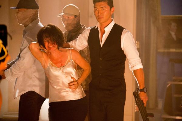 Bild 1 von 16: Im Bild: Melissa Leo (Verteidigungsministerin Ruth McMillan), Rick Yune (Kang).