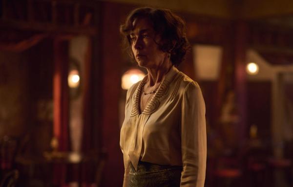 Bild 1 von 10: Kate Galloway (Julianne Nicholson)