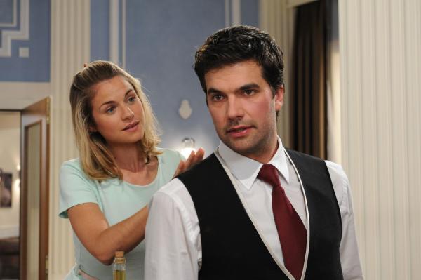 Bild 1 von 11: Marlene (Lucy Scherer, l.); Konstantin (Moritz Tittel, r.)