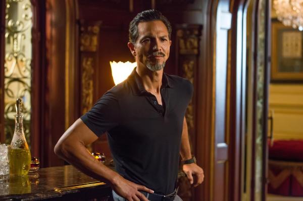 Bild 1 von 8: Antonio Pope (Benjamin Bratt)