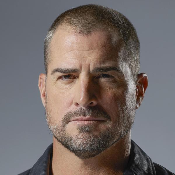 Bild 1 von 50: (1. Staffel) - Der beste Freund: Jack Dalton (George Eads) ist ein ehemaliger CIA-Agent, der MacGyver in allen Lebenslagen hilft.