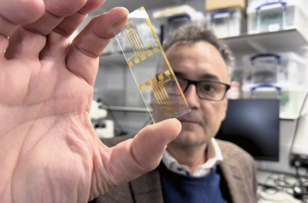 Bild 1 von 3: Hirnstimulation und Bioelektronik werden weltweit erforscht: Einer der Vorreiter auf diesem Gebiet ist der Ingenieurwissenschaftler George Malliaras.