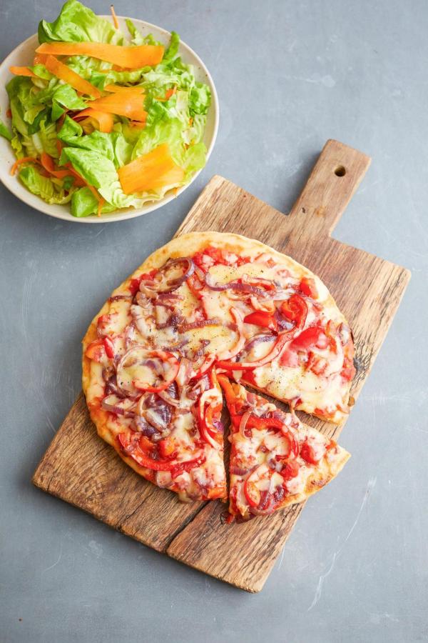 Bild 1 von 4: Im Bild: Pizza aus der Pfanne.