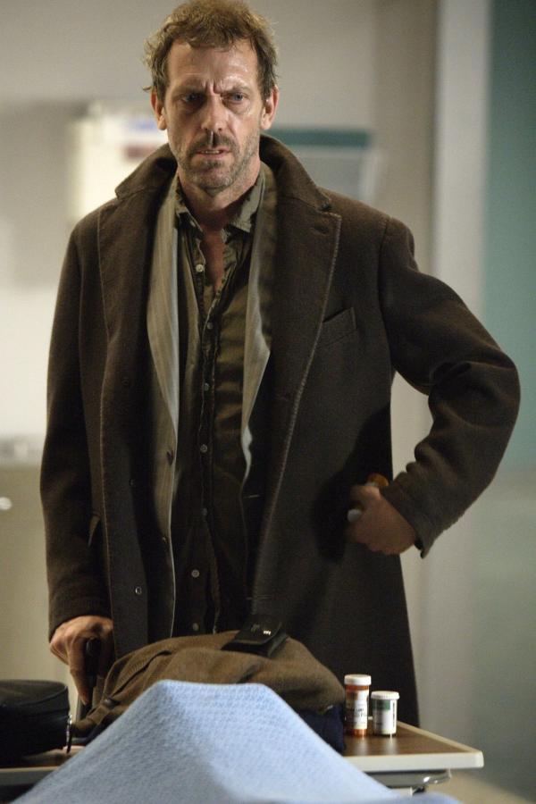 Bild 1 von 21: Dr. Gregory House (Hugh Laurie) versucht seine Probleme mal wieder zu verdrängen und schnappt Cuddy eine 15-jährige kleinwüchsige Patientin weg ...